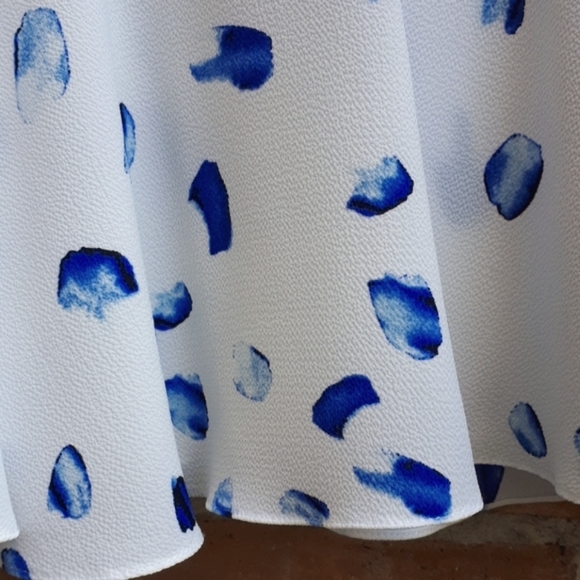 4 for $30 NWT CeCe Blue Print Sleeveless Blouse - Picture 2 of 10